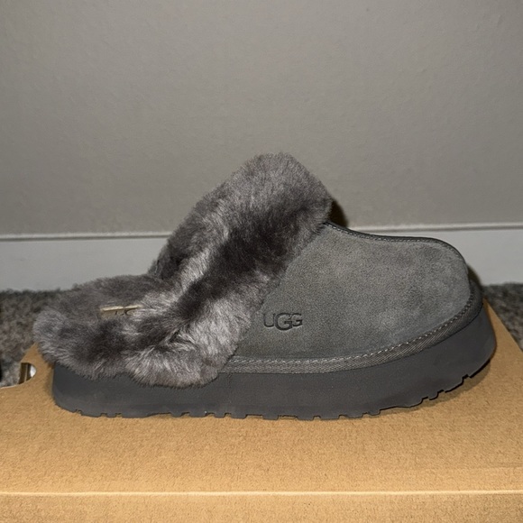 Gray Platform UGG slippers - Picture 4 of 5
